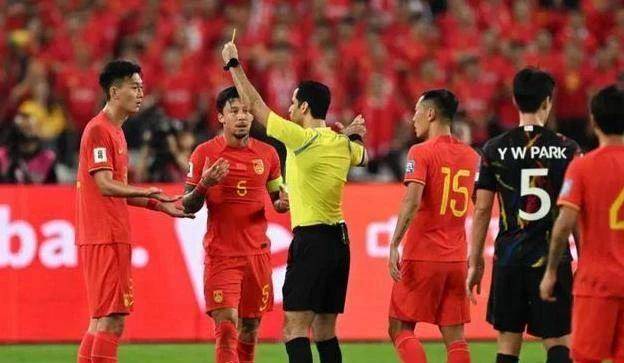 爱游戏-国内足球实时报道：多支球队备战策略多样(足球队伍)