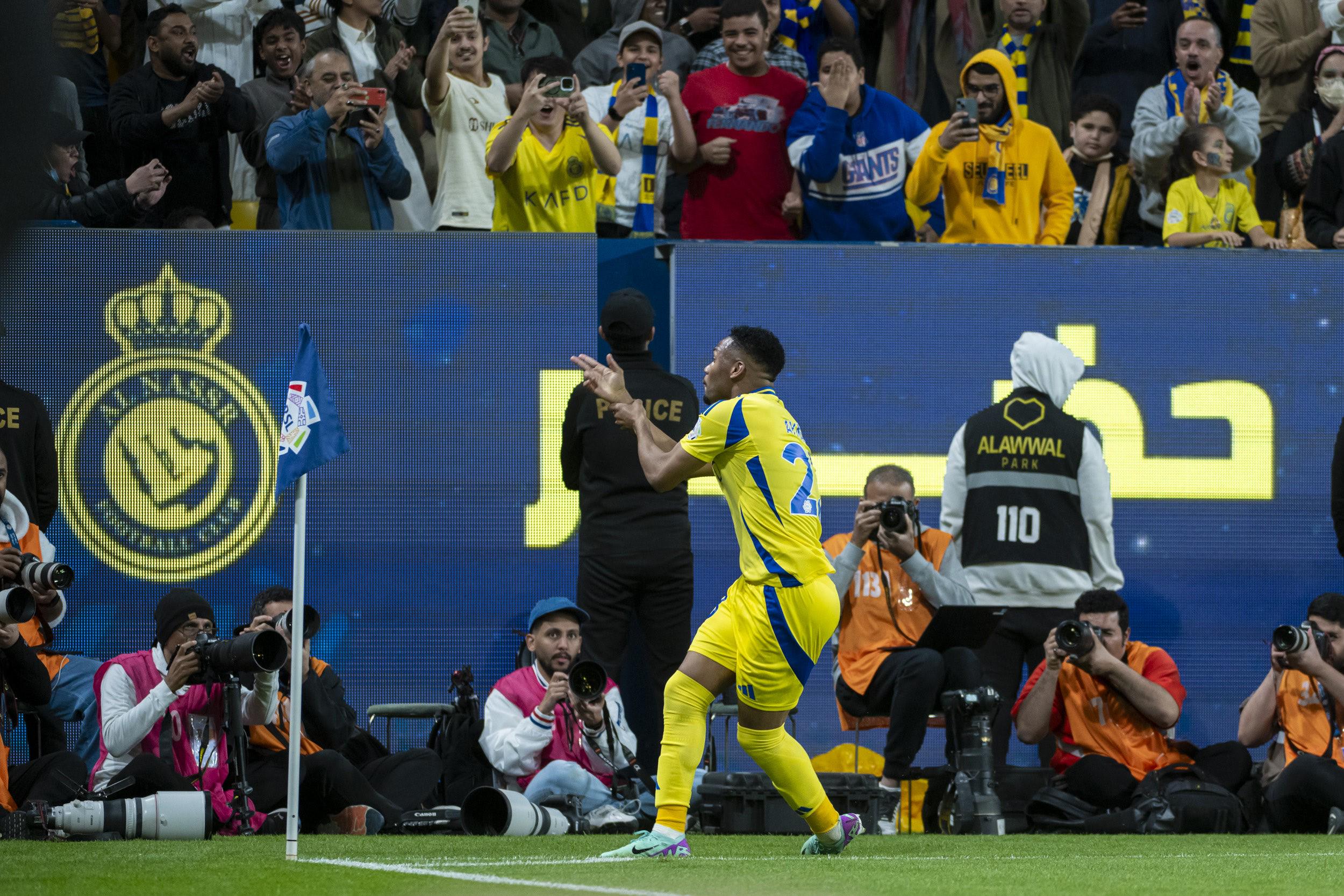 包含沙特阿拉伯队在比赛中力挫对手，取得胜利的词条