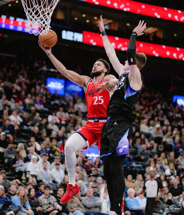 爱游戏app下载-快船主场逆转步行者，哈雷尔独揽高分(快船主场逆转步行者,哈雷尔独揽高分球员)