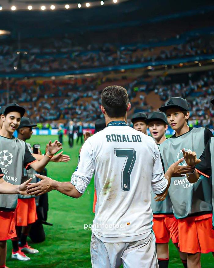 关于足球场上一幕幕激烈对抗,引发球迷狂热讨论的信息 关于足球场上一幕幕激烈对抗,引发球迷狂热讨论的信息