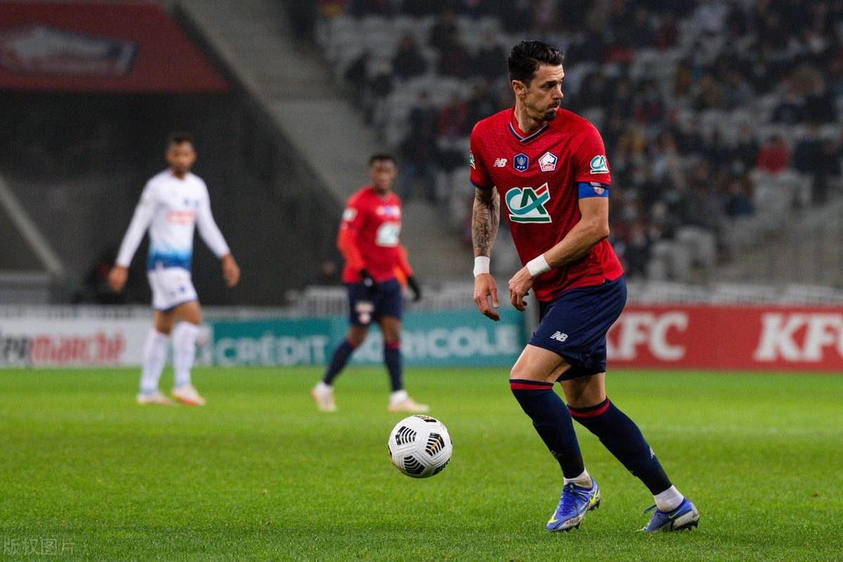 爱游戏体育链接-包含里尔主场不敌对手，战绩下滑至第六位的词条