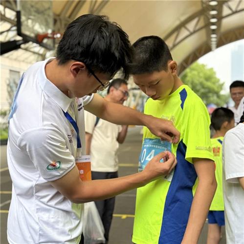 全情进攻!运动员们用汗水绽放光彩的简单介绍 全情进攻!运动员们用汗水绽放光彩的简单介绍