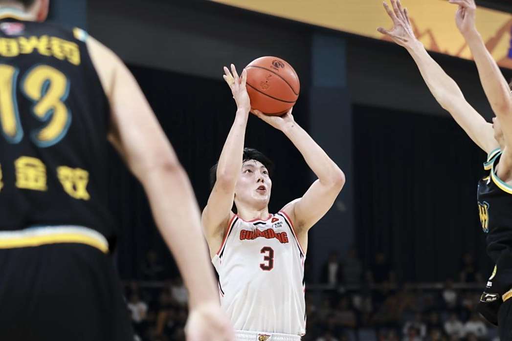 爱游戏官网-广东队成为本场最大亮点，CBA季后赛瞬间破防，救主