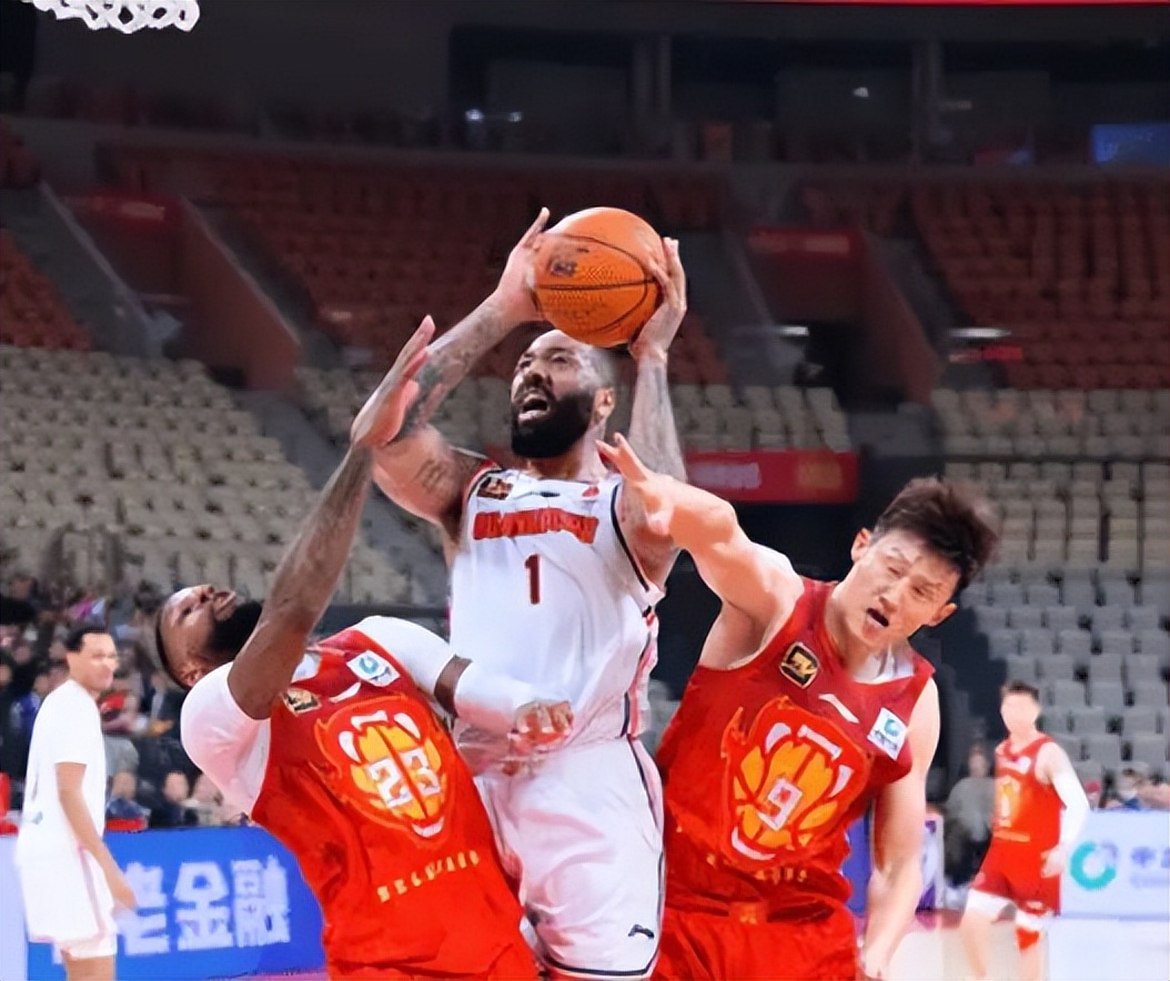 关于外援单场砍下40+,球队大胜的信息 关于外援单场砍下40+,球队大胜的信息