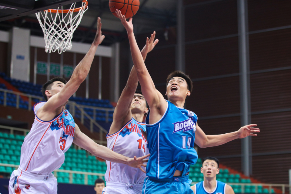 关于宁波球队客场险胜，实现连胜的信息