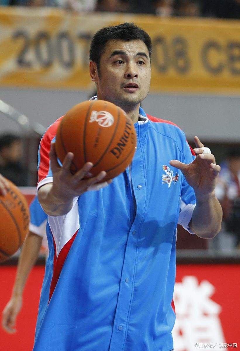 精彩瞬间再现,篮球迷热情高涨的简单介绍 精彩瞬间再现,篮球迷热情高涨的简单介绍