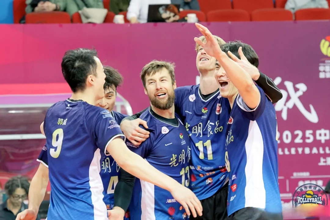 爱游戏官网-上港逆袭权健，继续争夺联赛前四的简单介绍