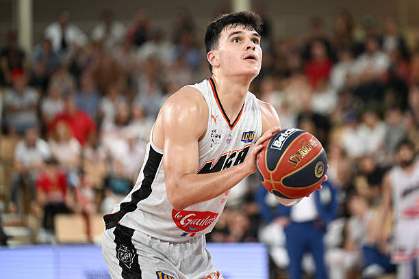 包含法国新星表现亮眼，备战卢森堡的词条