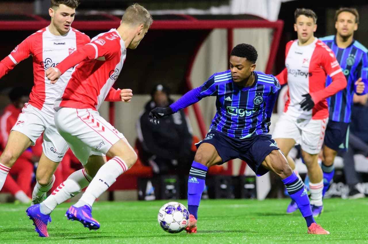 爱游戏官网网页版入口-阿贾克斯表现出色，成功晋级八强