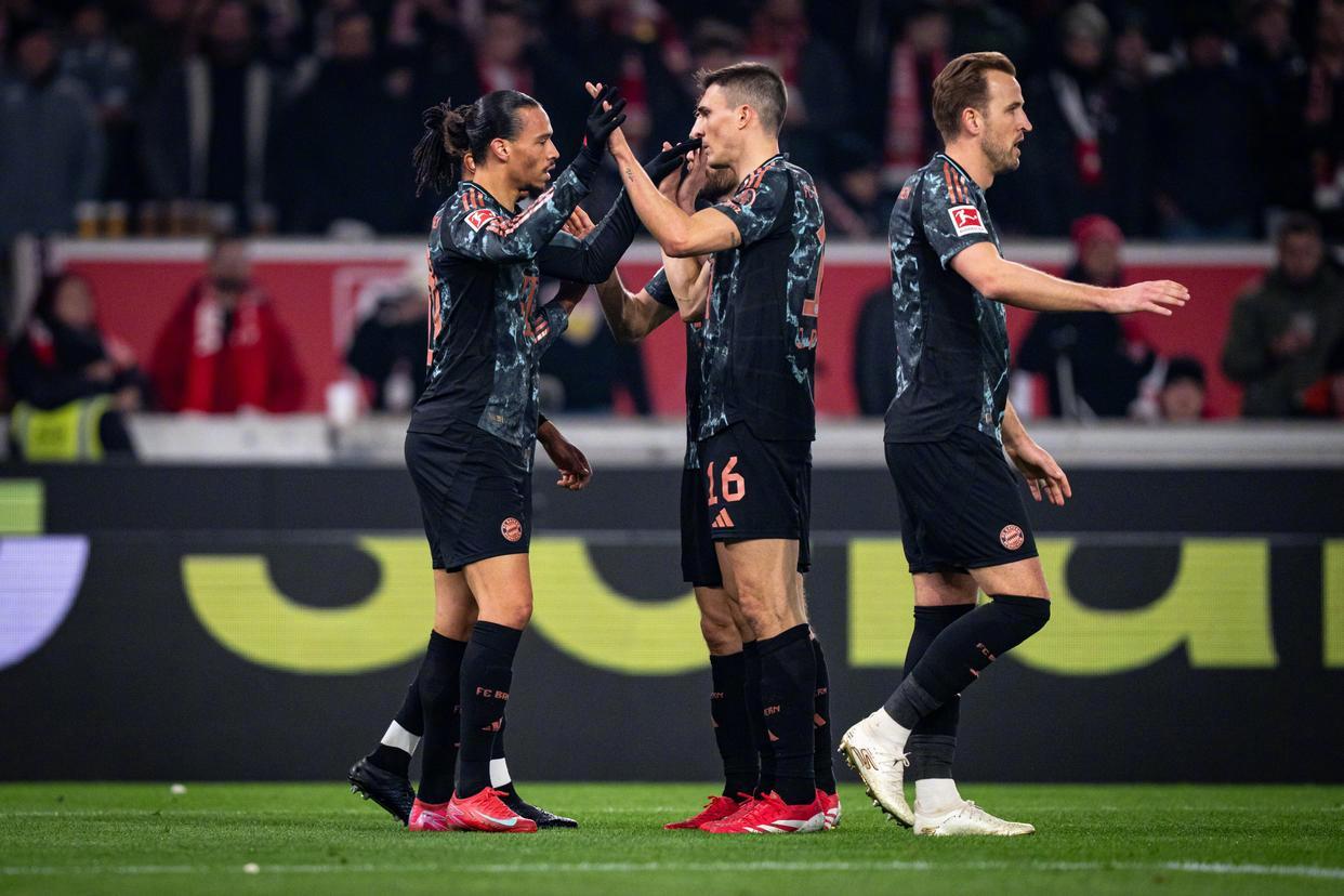 爱游戏体育官网-拜仁慕尼黑前锋前场突破，助球队逆转胜利的简单介绍