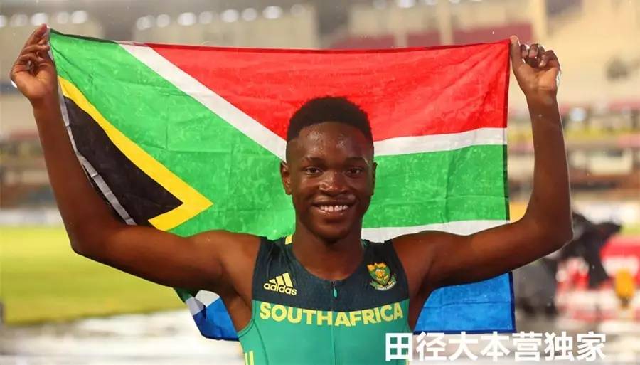 俄罗斯田径选手力克对手，登上领奖台