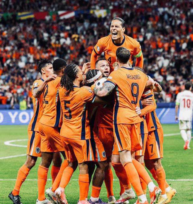 关于欧洲杯半决赛:荷兰险胜瑞典晋级决赛的信息 关于欧洲杯半决赛:荷兰险胜瑞典晋级决赛的信息