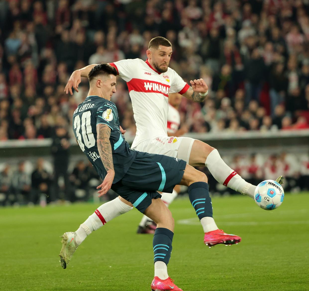 爱游戏体育地址-德国国家队在比赛中表现出色，毫无悬念获胜