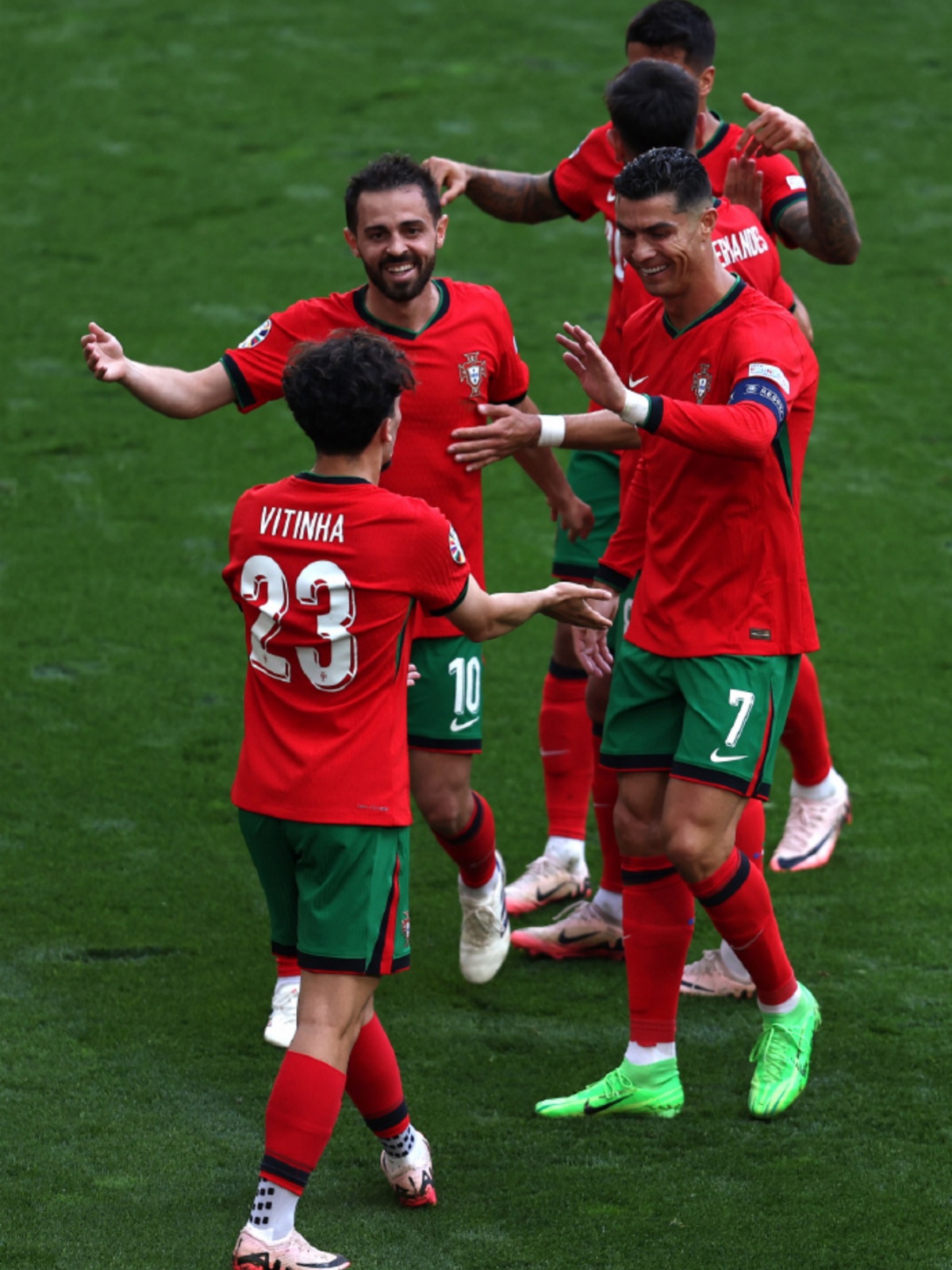 爱游戏体育下载-欧洲杯预选赛激情四射，胜利在望的精彩瞬间