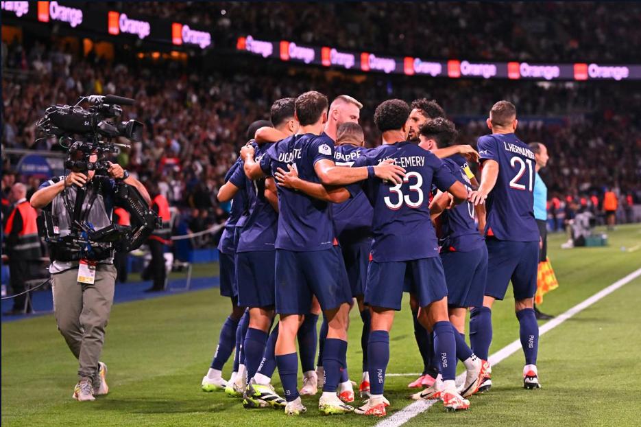 爱游戏体育直播-欧洲联赛巴塞罗那队对阵巴黎圣日耳曼队